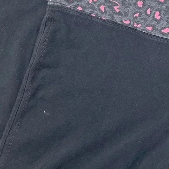 Black and pink leopard print yoga pants with fold over waistband - Picture 3 of 6
